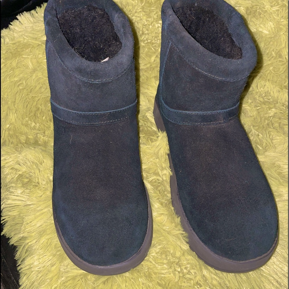 Ugg black short boots size 6 women’s or 4 girls